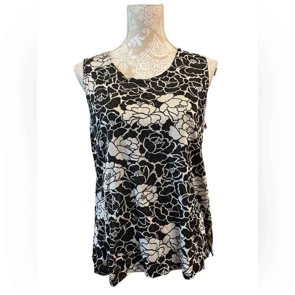 Caribou New York Women’s Black and White Sleeveless Blouse Size Large
